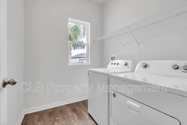 Building Photo - 3012 Neverland Dr