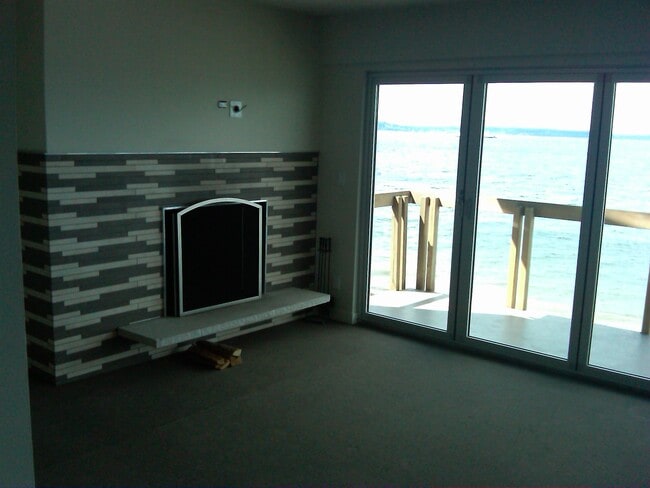 Building Photo - 3043 Alki Ave SW