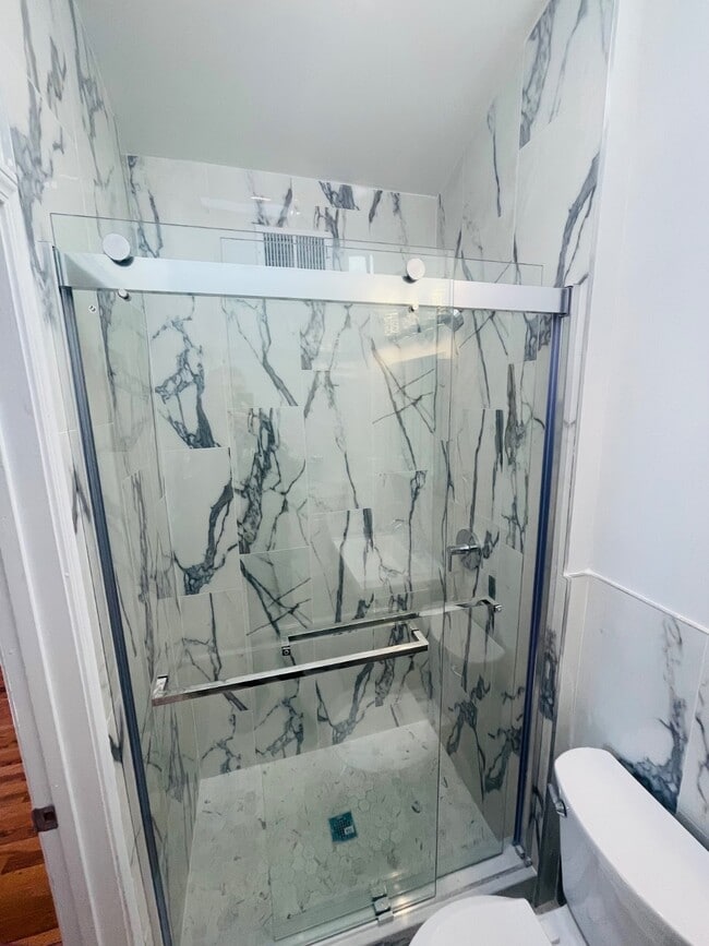 Building Photo - 16 Oldwood Rd S