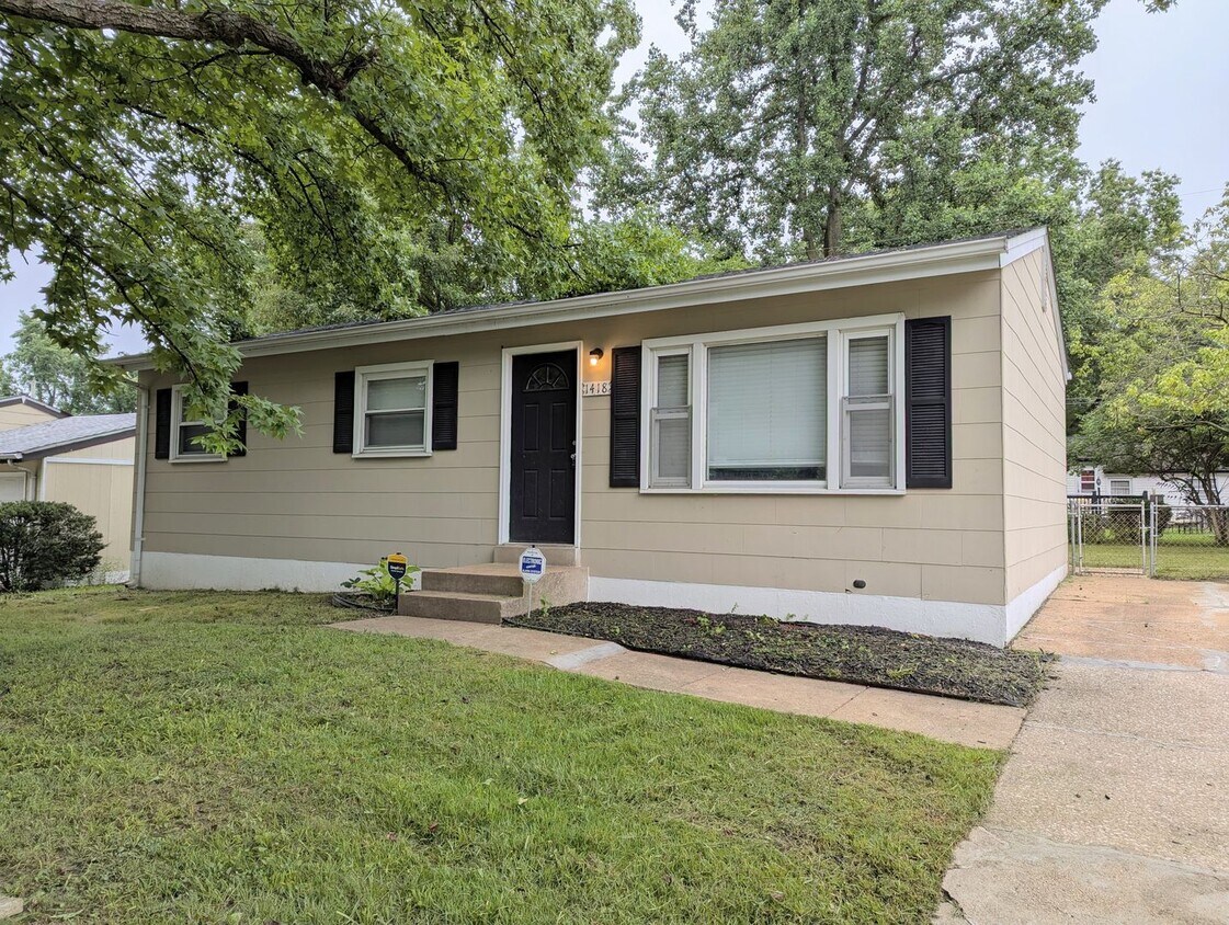 Primary Photo - Better Days on Broadlawns - Section 8 Pref...