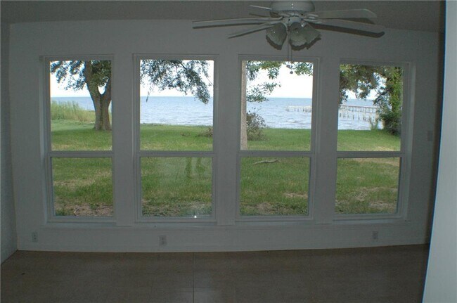 Building Photo - 7225 Bay Rd