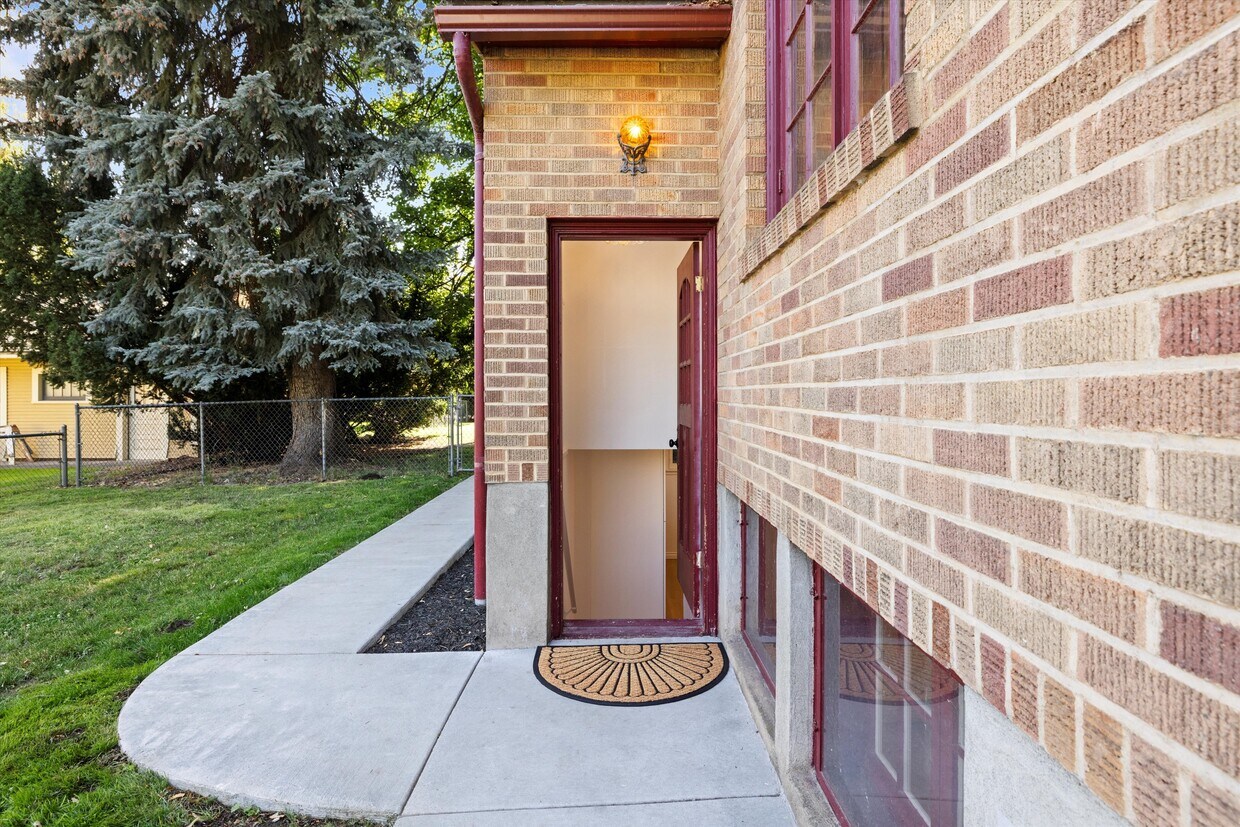 Primary Photo - 317 Main St