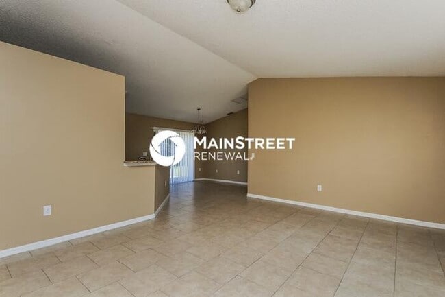 Foto del edificio - 3 Bedroom Pet-Friendly Home in Mims, FL with Main Street Renewal