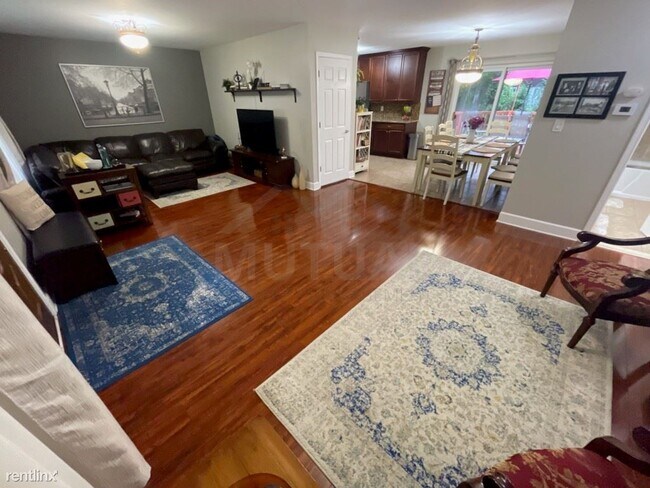 Building Photo - 4 br, 3 bath House - 18994 Irving St