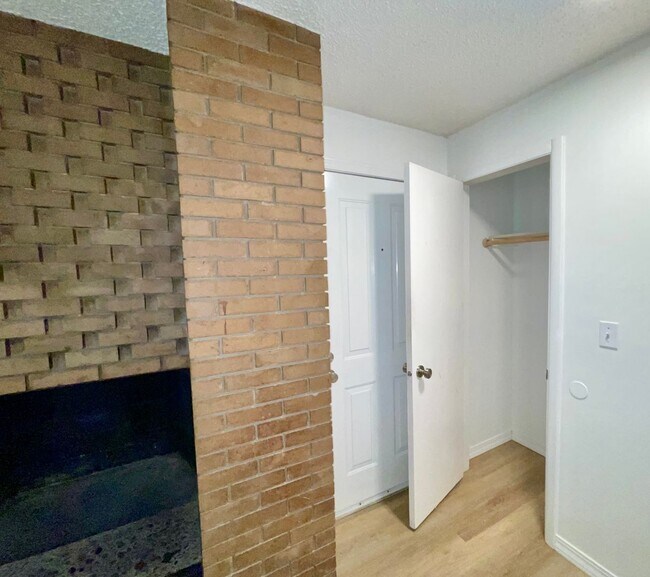 Foto del edificio - RENOVATED 2BD/1BA MILLWOOD APARTMENT | A/C | COVERED PARKING | PET FRIENDLY | AVAIL APRIL 15, 2026