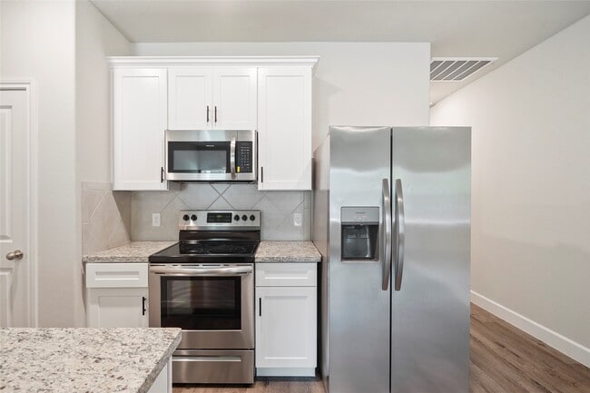 Building Photo - 412-414 Avenue H