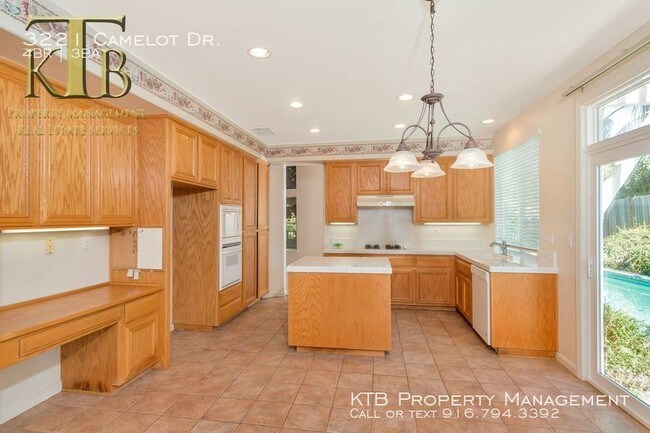 Foto del edificio - 4 Bedroom with Pool in Rocklin