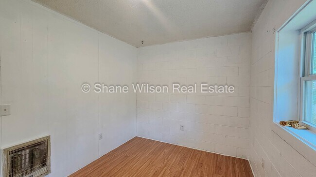 Building Photo - Affordable 2 BR / 1 BA Duplex Unit is up f...
