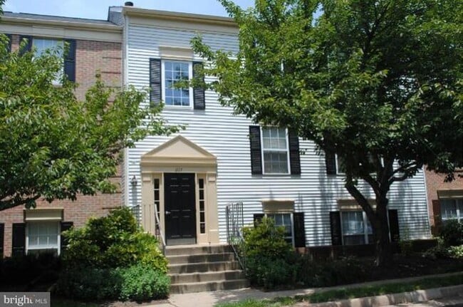 Building Photo - 1117 Huntmaster Ter NE