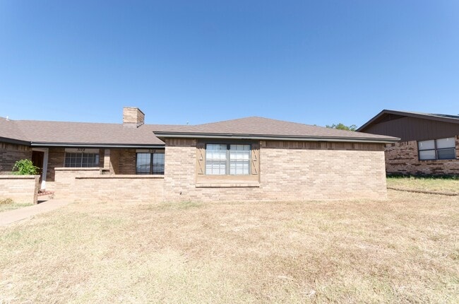 Building Photo - Large 3 bedroom 2 bath Duplex!