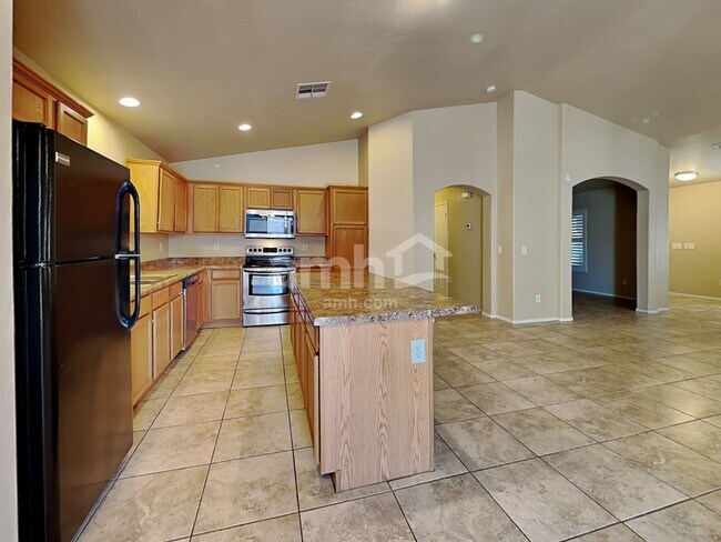 Foto del edificio - 16547 W Desert Bloom St