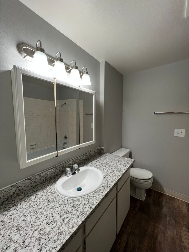 Interior Photo - Lincoln Court