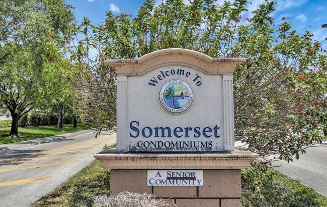 Building Photo - 2851 Somerset Dr