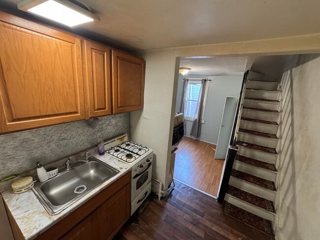 Building Photo - 423 4th St