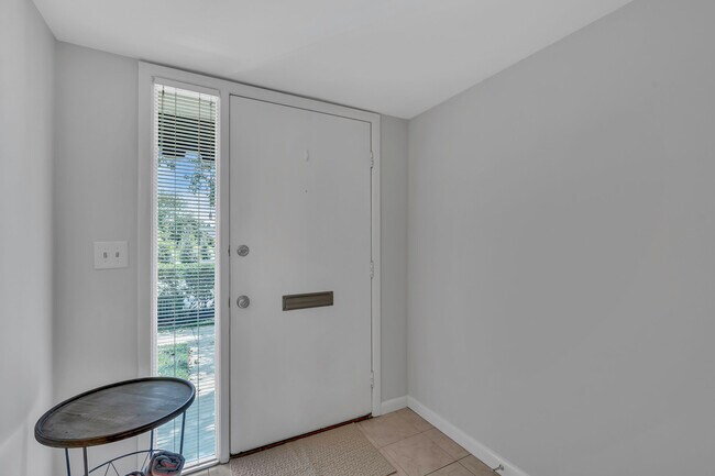 Foto del edificio - 15 Linden Dr