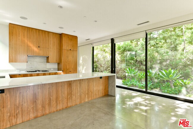 Foto del edificio - 848 Milwood Ave