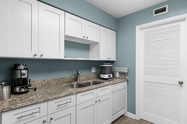 Foto del edificio - 260 Crown Oaks Way