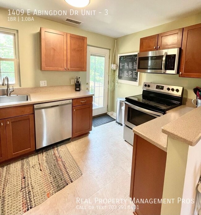 Building Photo - 1409 E Abingdon Dr