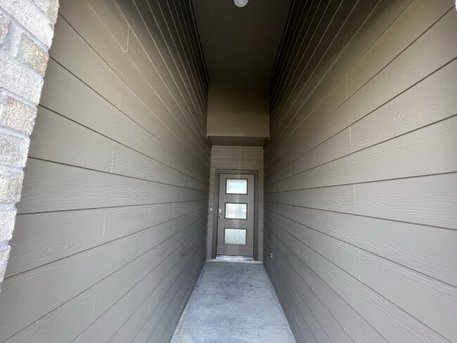 Building Photo - 618 Thunder Cloud Dr