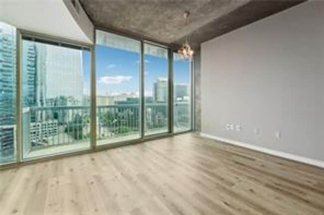 Building Photo - 1 Bedroom + 1 Bath with Views of Buckhead!