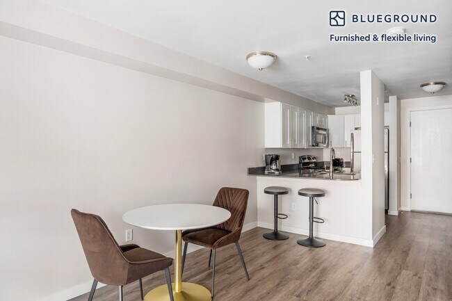 Foto del edificio - 526 Yale Ave N