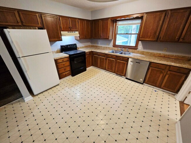 Foto del edificio - Awesome 4 Bedroom 2.5 Bath Home in West Bu...