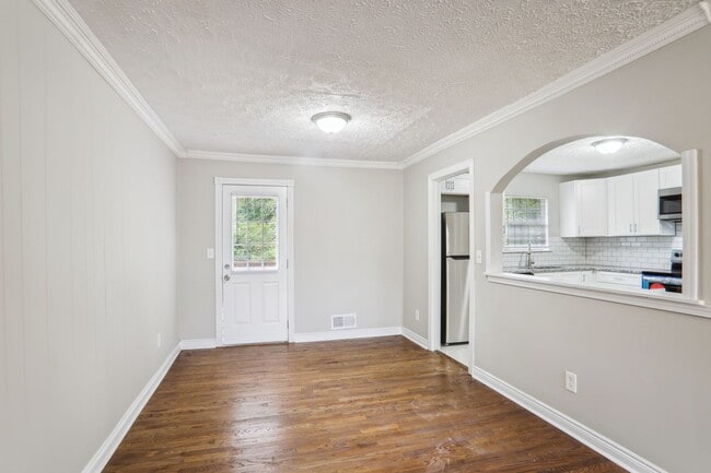 Foto del edificio - Decatur Living at Its Best: Upgraded Kitchen & Bonus Basement Space