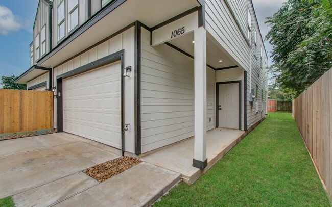 Foto del edificio - 1065 South Ln