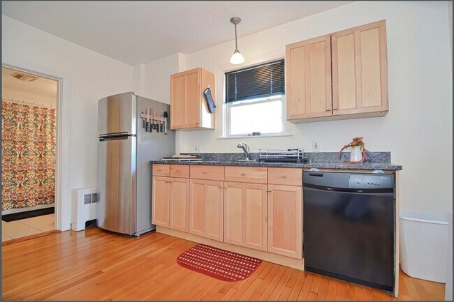 Building Photo - 34 Almont St