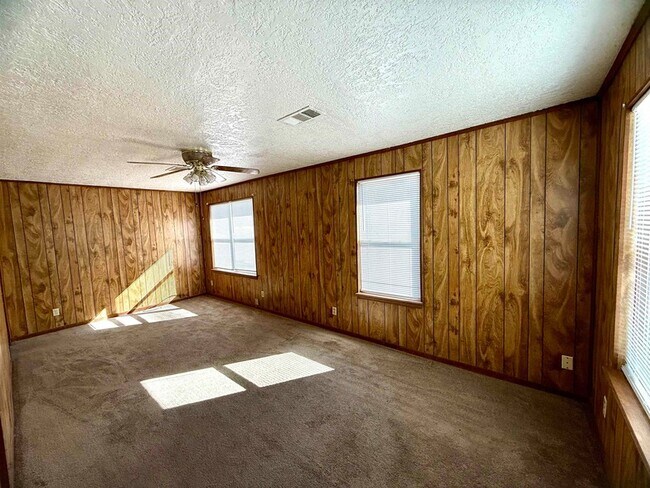 Foto del edificio - 249 Kibbe Ave