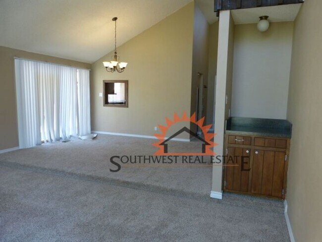 Building Photo - Golf Course Property!