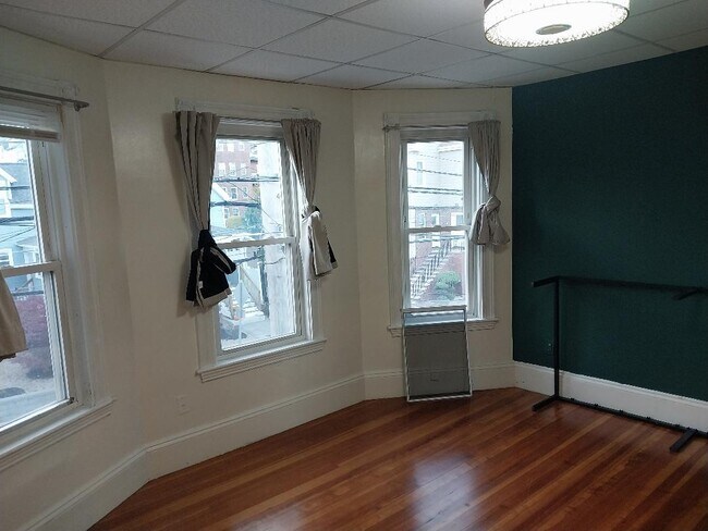 Foto del edificio - 1656 N Shore Rd