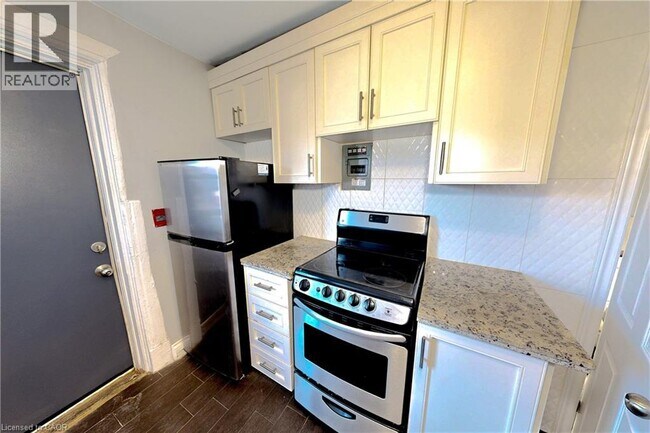 Building Photo - 477 King St E