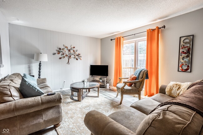 Building Photo - 5516 Greenview Dr