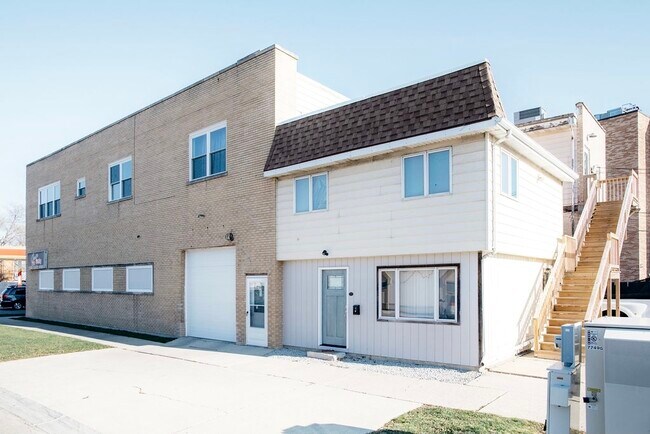 Building Photo - 7749 W Grand Ave