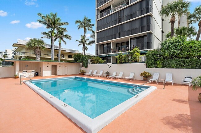 Foto del edificio - 225 S Beach Rd