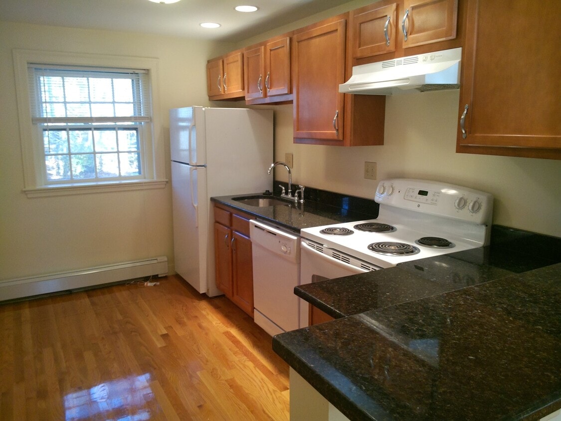 67 Wyman St Unit 3, Waban, MA 02468 Condo for Rent in Waban, MA