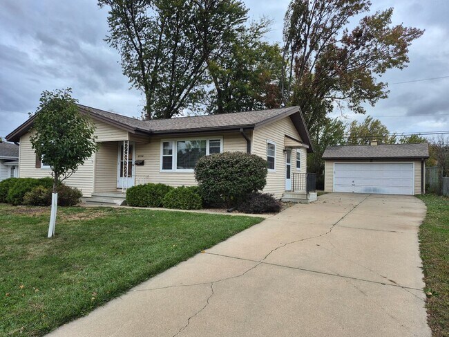 Foto del edificio - 2230 Evergreen St NE