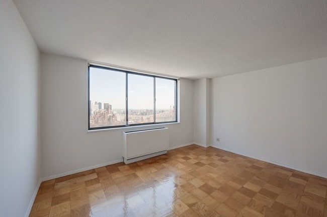 Building Photo - 425 E 52nd St
