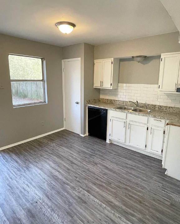 Kitchen - 2301 Dorchester Dr