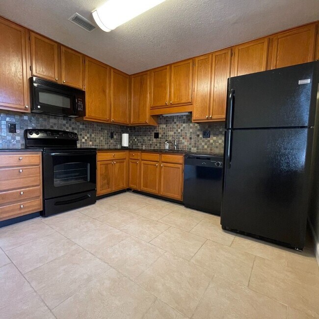 Building Photo - Gorgeous upgraded 2 BR 2.5 Condo in Longwo...