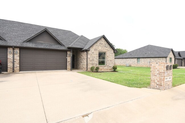 Foto del edificio - Modern 3-Bedroom 2 Bath Duplex in South Tyler