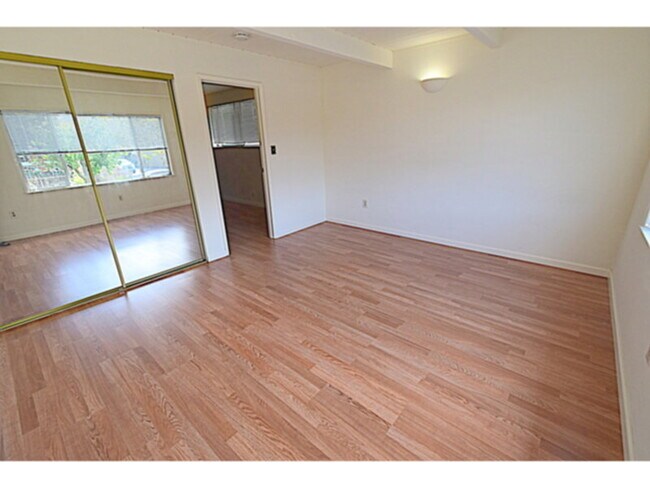 Building Photo - 530 3rd St