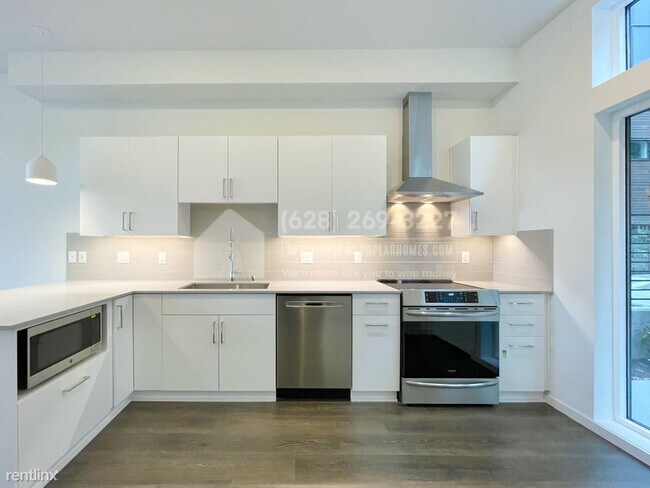 Building Photo - 2 br, 2 bath Townhome - 2040 24th Ave S -