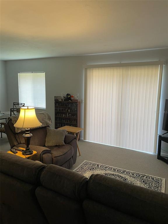 Foto del edificio - 2725 Hidden Lake Blvd