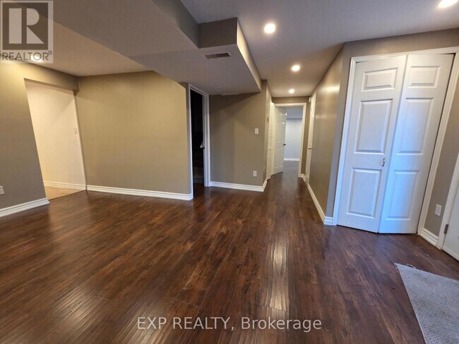 Photo du bâtiment - 696 Penny Ln