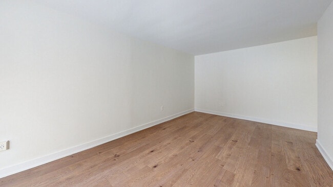 Building Photo - Gordon Avenue