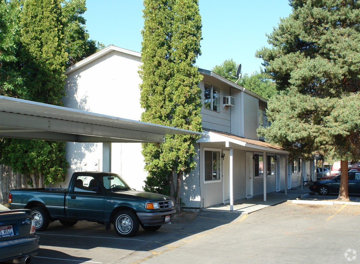Building Photo - Borah Townhomes