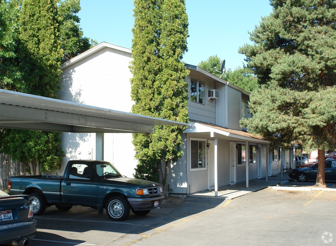 Foto del edificio - Borah Townhomes