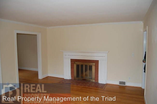 Foto del edificio - 4130 Aquadale Ln